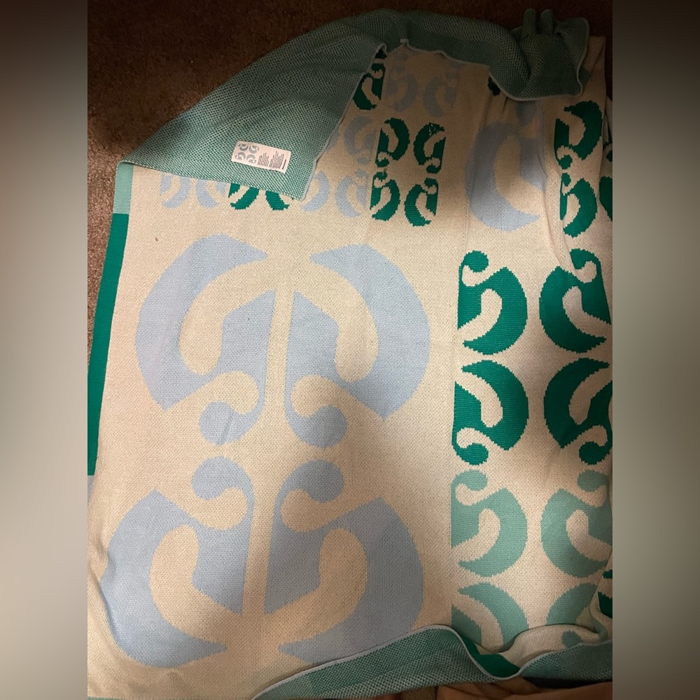 Glossier Weaved Blanket